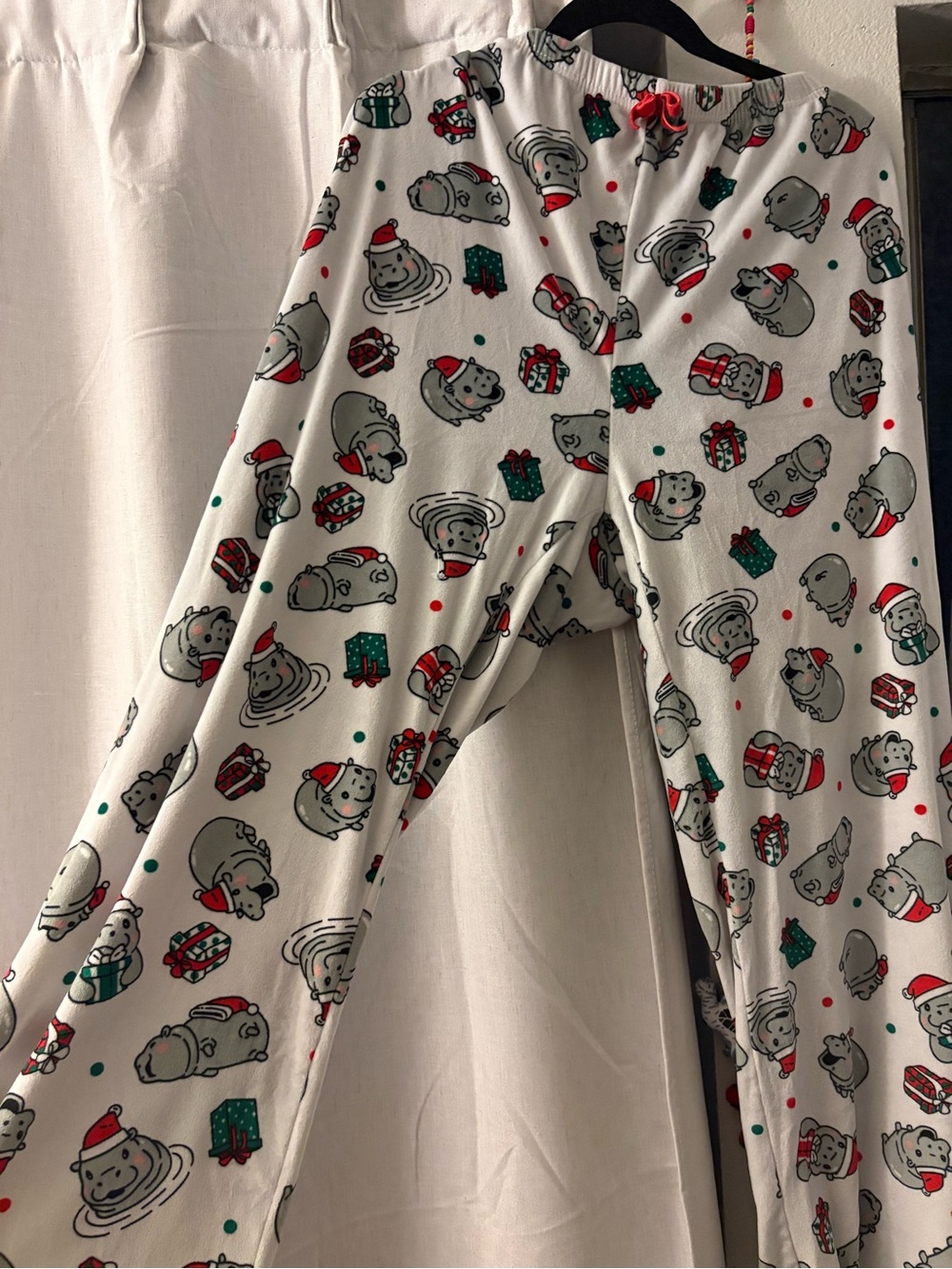 Women’s XXL Holiday Hippo Print Pajama Pants - White/Gray/Red/Green